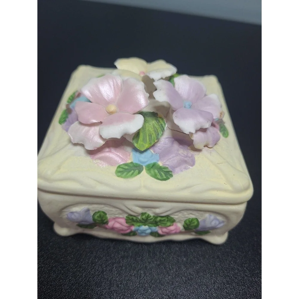 Vintage‎ 1980's 3D Floral Box Porcelain Bisque Yellow Square trinket box